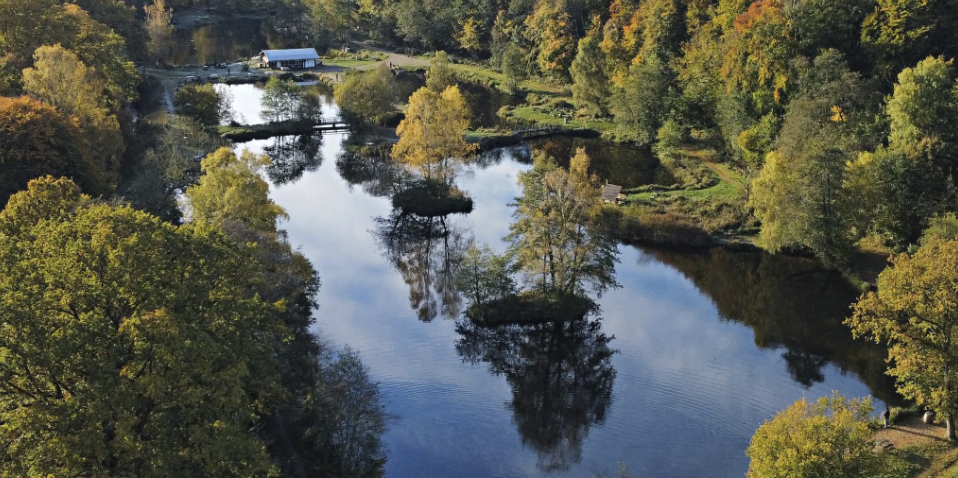 Søerne ved Pinds Mølle i efterårsfarver