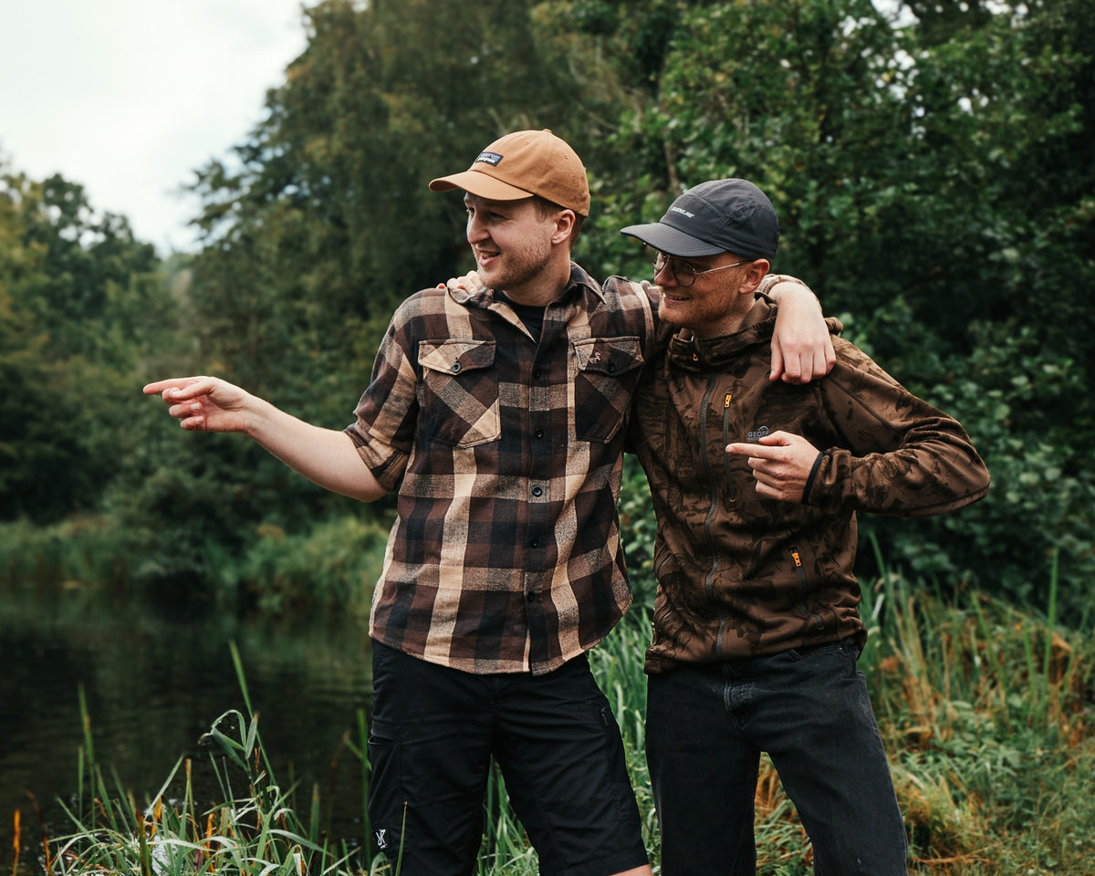 Anders og Søren fra Justfishing ved en Put & Take-sø